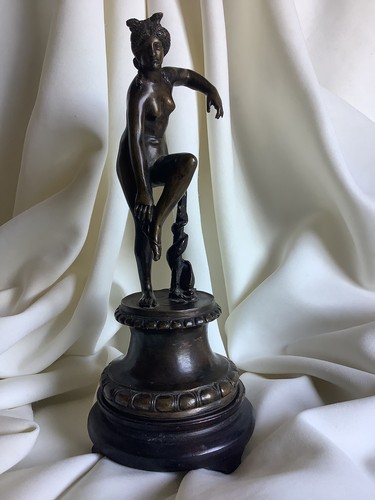 Antique bronze nude aphrodite - antique,