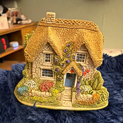 Lilliput lane queen - lilliput,