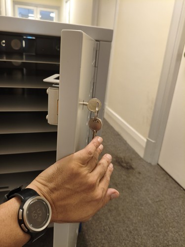 19in freestanding lockable - freestanding,