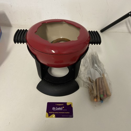 Creuset cast iron - cast, fondue