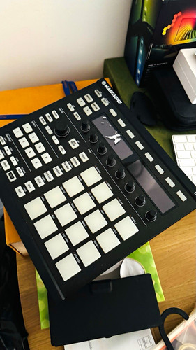 Native instruments maschine - instruments,