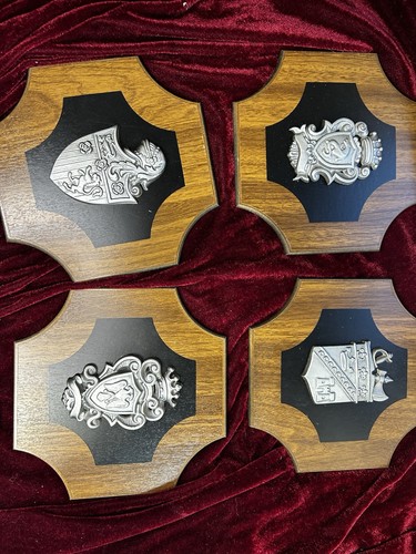 Vtg royal family crest - family,