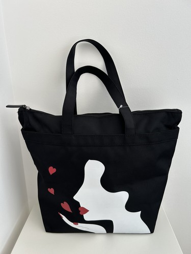 Lulu guinness kissing cameo - guinness,