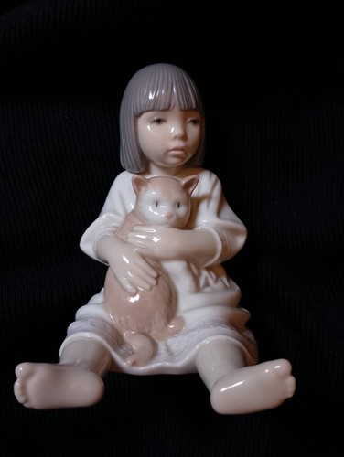 Lladro nao figurine sitting - lladro,