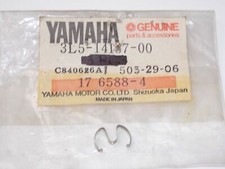 NOS OEM YAMAHA 79-87 QT50F/J/H/K/T PW50H/K/N/S CARBURETOR CLIP 3L5-14137-00