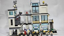 LEGO CITY: Police Headquarters (7744) - COMPLETE INCLUDING MINIFIGURES