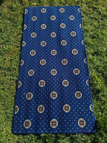 Lovely blue axminster rug - 2x,