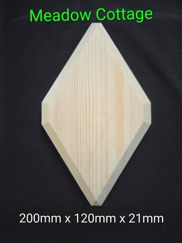 Quality pine wooden diamond - 1x,