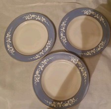 THREE VINTAGE JAJ PYREX HAWTHORN IVY LEAF SIDE PLATES