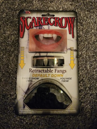 Scarecrow retractable fangs - scarecrow,