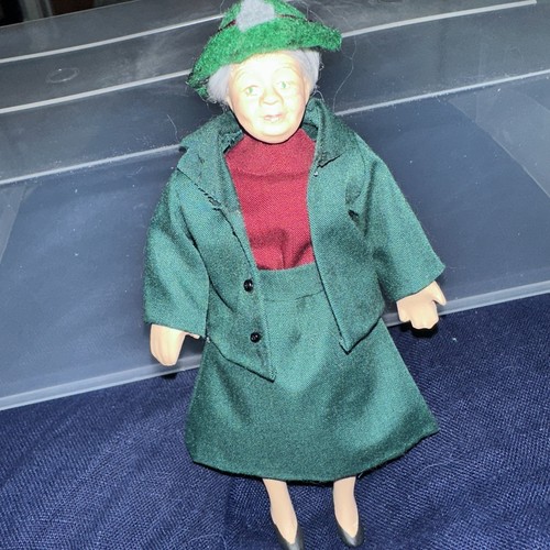 12th scale dolls - 12th, female