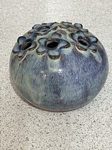 Round blue brown pebble - round,