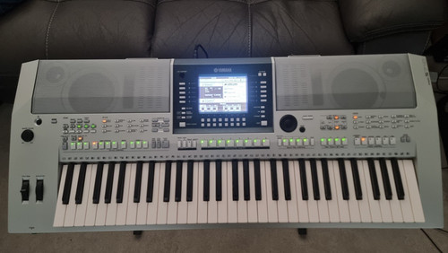 Keyboard yamaha psr s710 - yamaha,