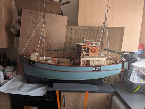 Model fishing boat - fishing, remote