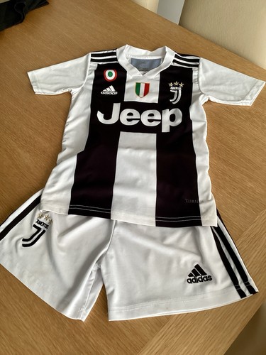 Juventus ronaldo football kit - juventus,
