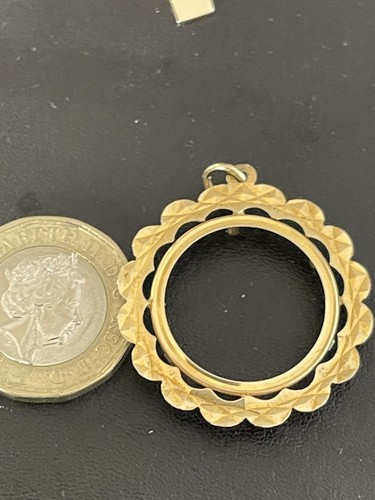 Full sovereign pendant - 9,
