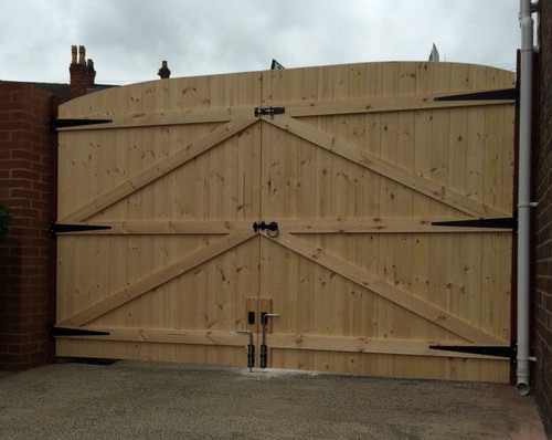 Wooden driveway gates 6ft - driveway,