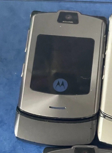 Classic 2004 motorola razr - 2004,