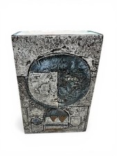 Troika slab vase by Marylin