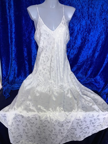 Vtg white silky shiny - white,