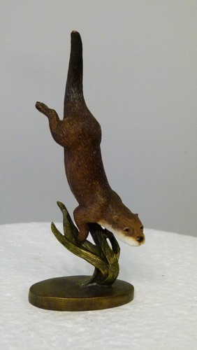Border fine arts otter and
