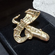 VINTAGE Saxophone Musical Note Brooch Gold Tone Retro Lapel Kitsch Pretty