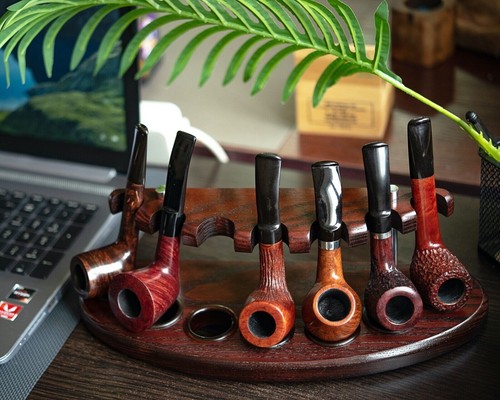 Pipe stand for pipes smoking