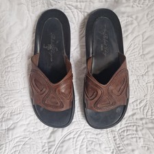 Robert Clergerie brown