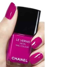 CHANEL LE VERNIS Neon Nail