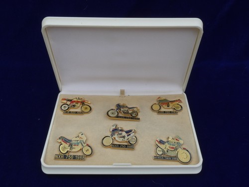 Box badge pin set - box,