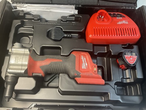 Milwaukee m12 rivet gun kit - m12,