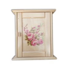 WOODEN KEY HOUSE FOR EIGHT