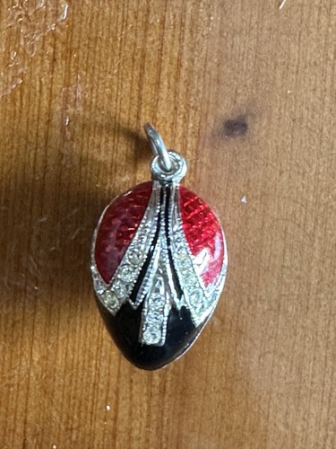 Black red silver - red,