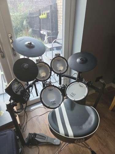 Roland electric drum kit - td-11,