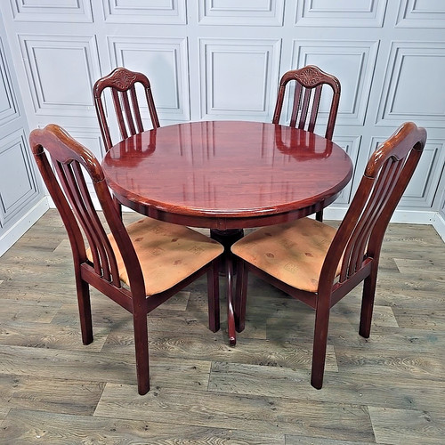 Retro round table chairs - table,