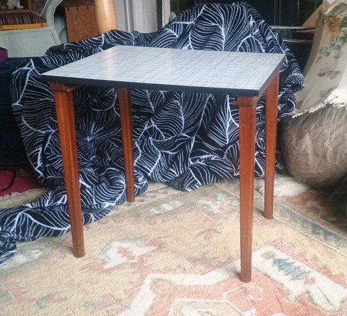 Small vintage retro grey - small,