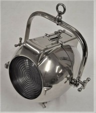 Industrial die-cast spotlight