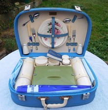 VINTAGE BREXTON PICNIC SET NOS