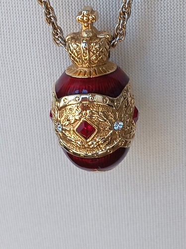 Joan rivers egg style pendant - joan,