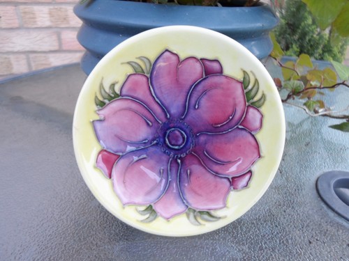 Moorcroft pottery anemone - ,