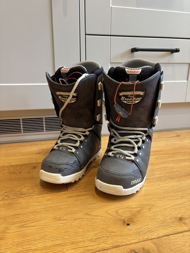 Thirtytwo chris broadshaw - thirtytwo,