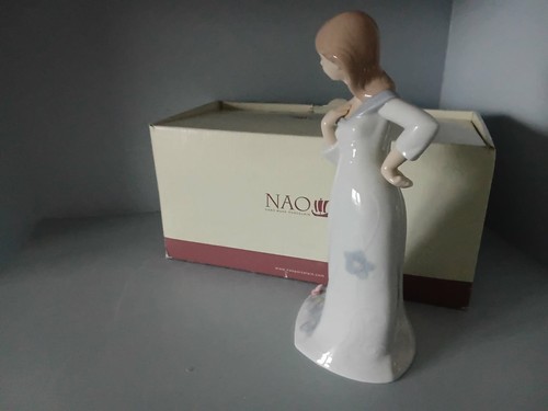 Nao lladro girl with - girl,