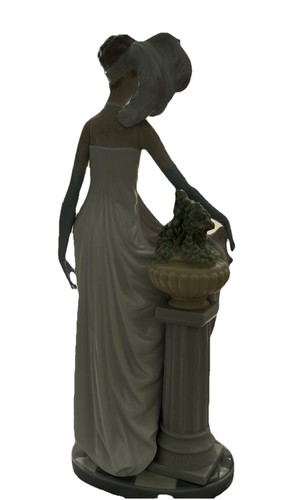 Lladro lady with - lady, column