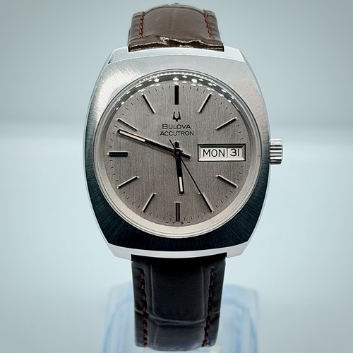 Vintage bulova accutron 2182 - bulova,