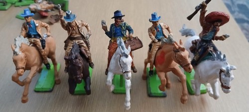 Britains cowboys and - x,