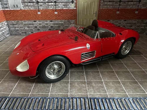 Cmc 105 scale 18 maserati - cmc, 1:18