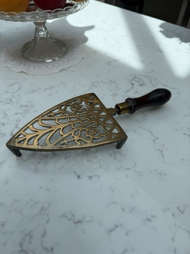 Brass trivet with - wood, handle