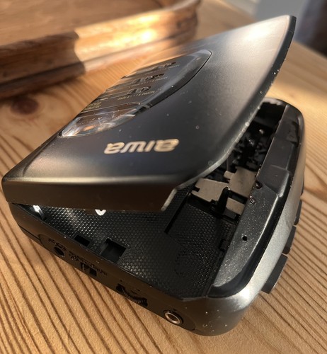 Aiwa portable super bass - bass, gs