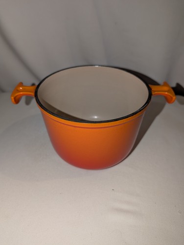 Vintage creuset cast iron - le,