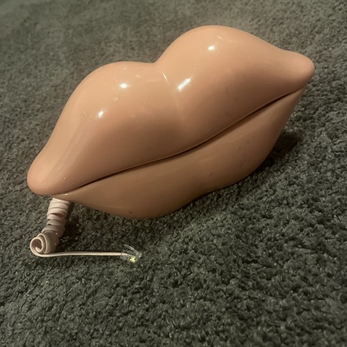 Retro peach colour lips - lips, phone